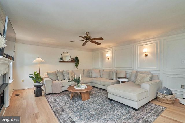 20952 HOLLYBERRY CT, Ashburn, VA 20147
