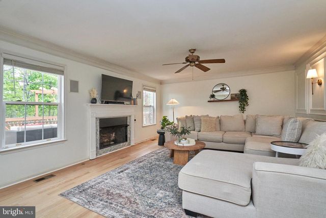 20952 HOLLYBERRY CT, Ashburn, VA 20147