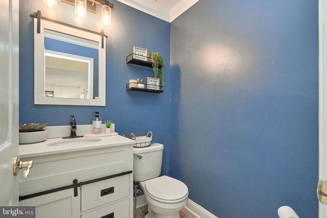 20952 HOLLYBERRY CT, Ashburn, VA 20147