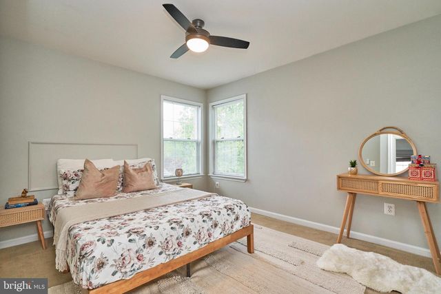 20952 HOLLYBERRY CT, Ashburn, VA 20147