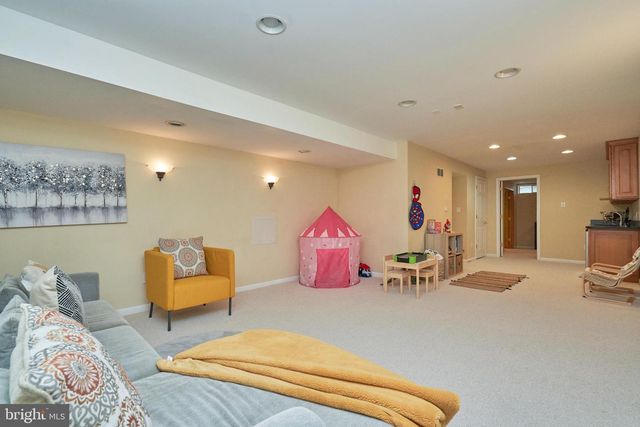 20952 HOLLYBERRY CT, Ashburn, VA 20147