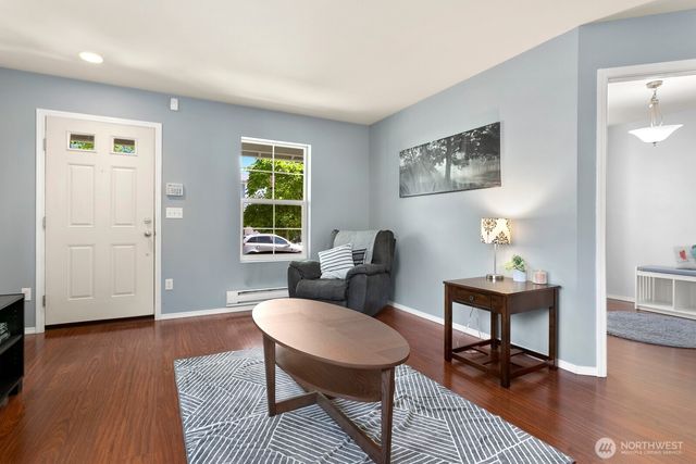 1736 E 39th St, Tacoma, WA 98404
