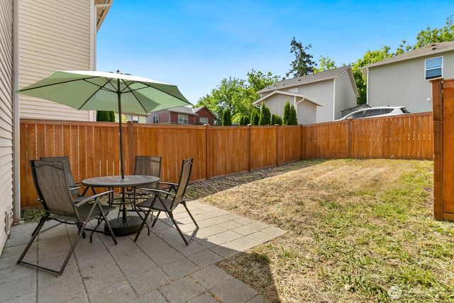 1736 E 39th St, Tacoma, WA 98404