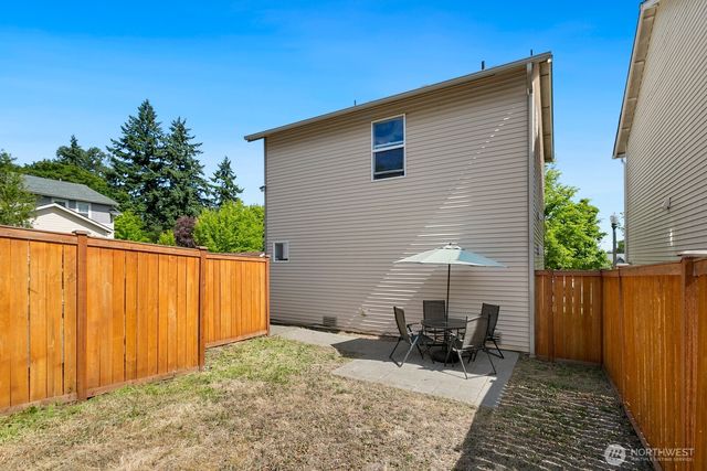1736 E 39th St, Tacoma, WA 98404