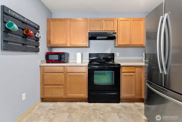 1736 E 39th St, Tacoma, WA 98404