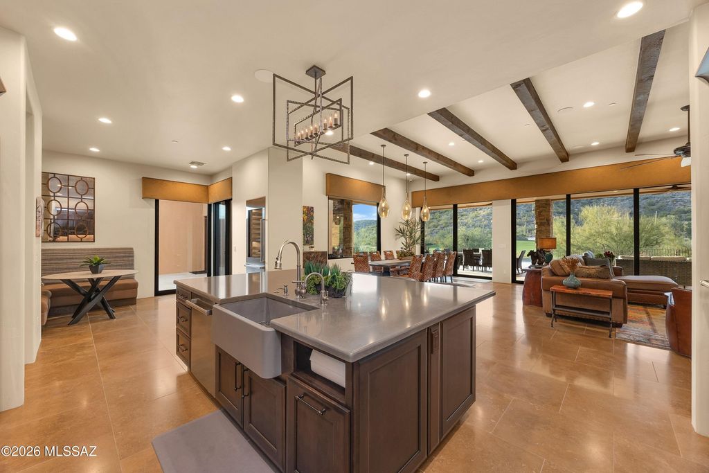 Image 12 of property listing at 6095 W Seven Saguaros Circle, Marana, AZ 85658