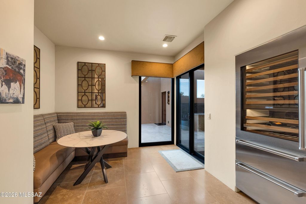 Image 13 of property listing at 6095 W Seven Saguaros Circle, Marana, AZ 85658