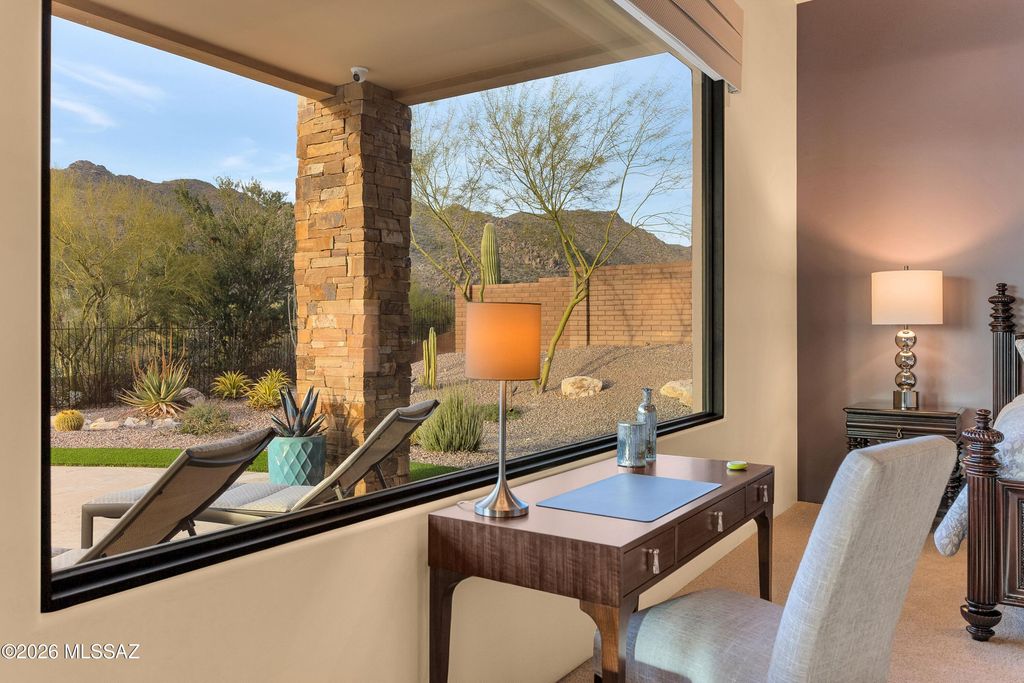 Image 17 of property listing at 6095 W Seven Saguaros Circle, Marana, AZ 85658