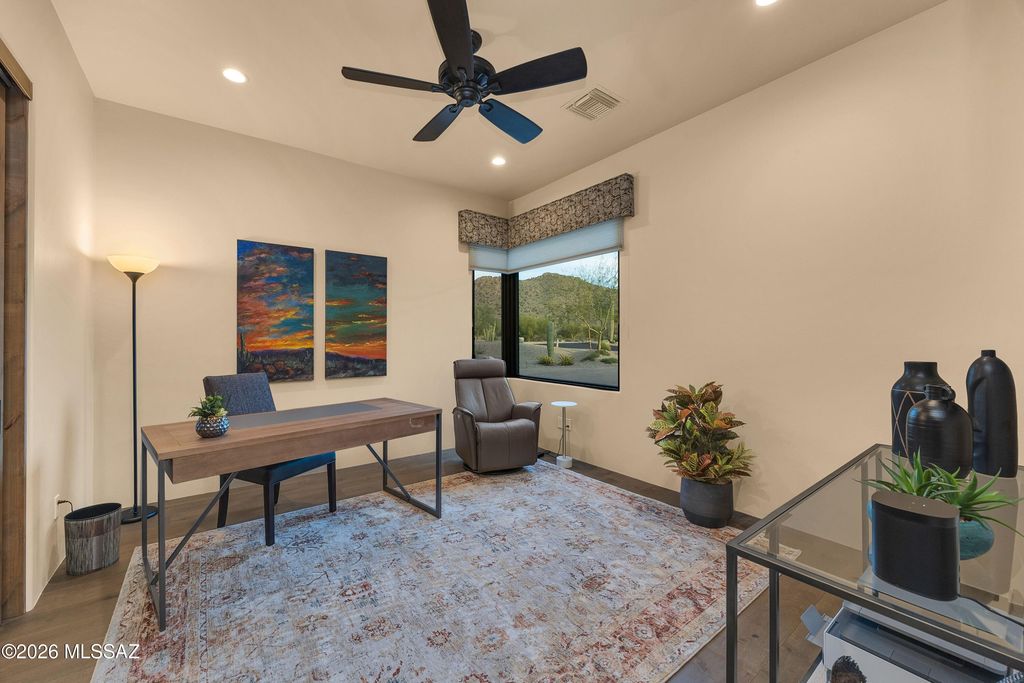 Image 21 of property listing at 6095 W Seven Saguaros Circle, Marana, AZ 85658