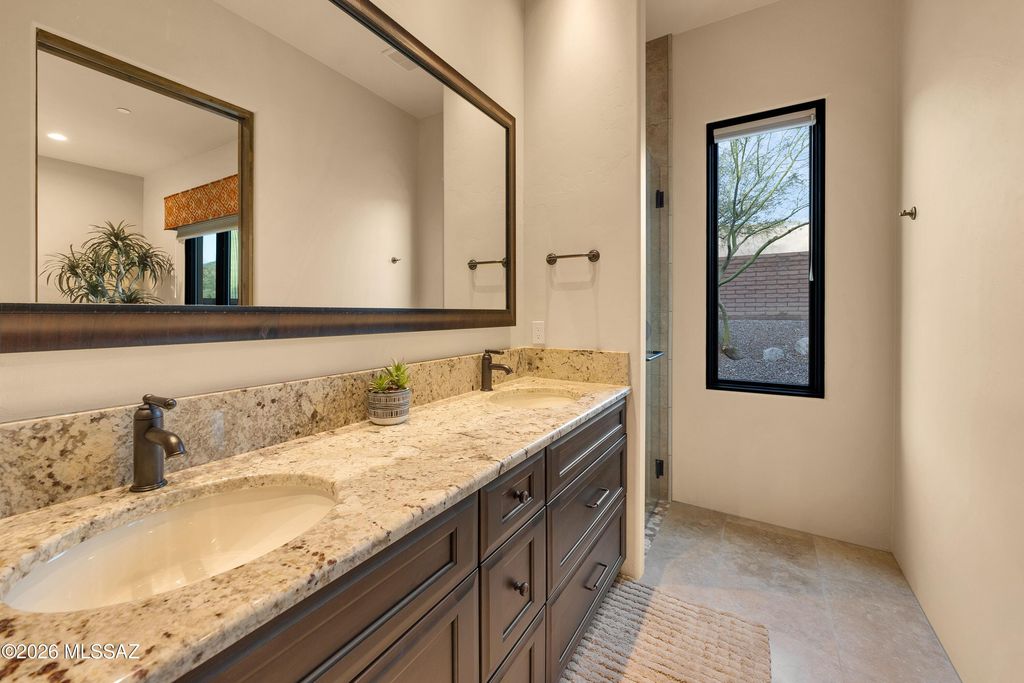 Image 23 of property listing at 6095 W Seven Saguaros Circle, Marana, AZ 85658