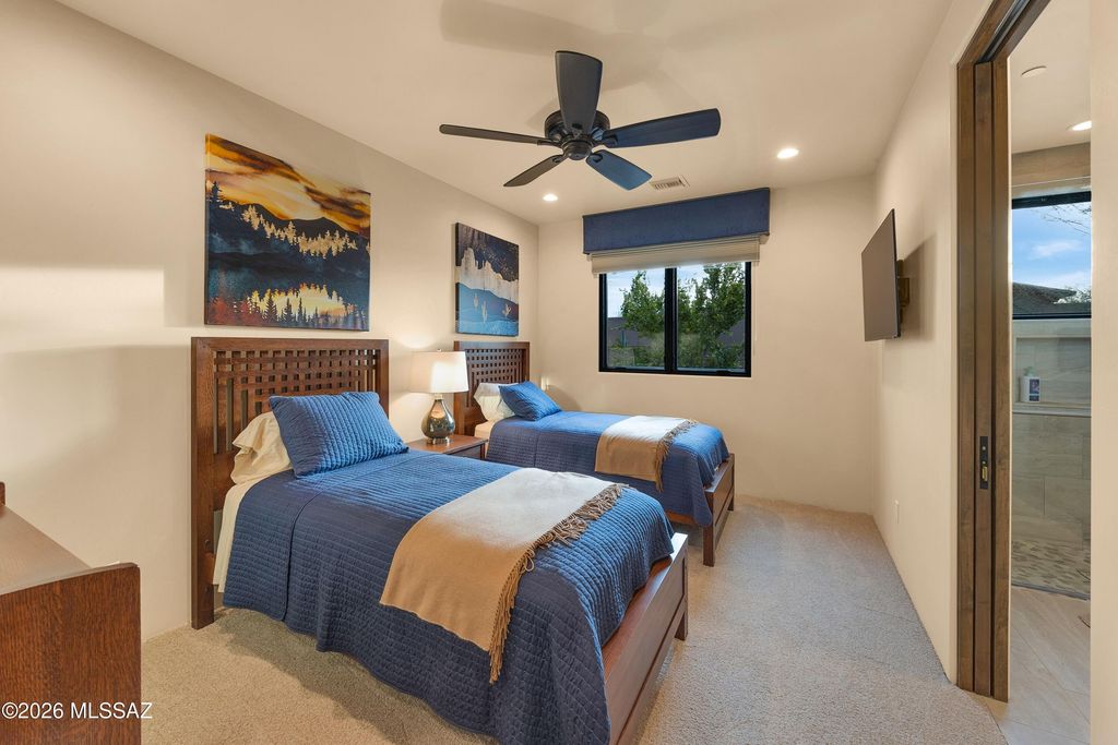 Image 24 of property listing at 6095 W Seven Saguaros Circle, Marana, AZ 85658