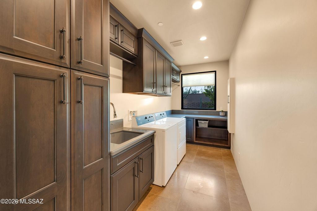 Image 26 of property listing at 6095 W Seven Saguaros Circle, Marana, AZ 85658