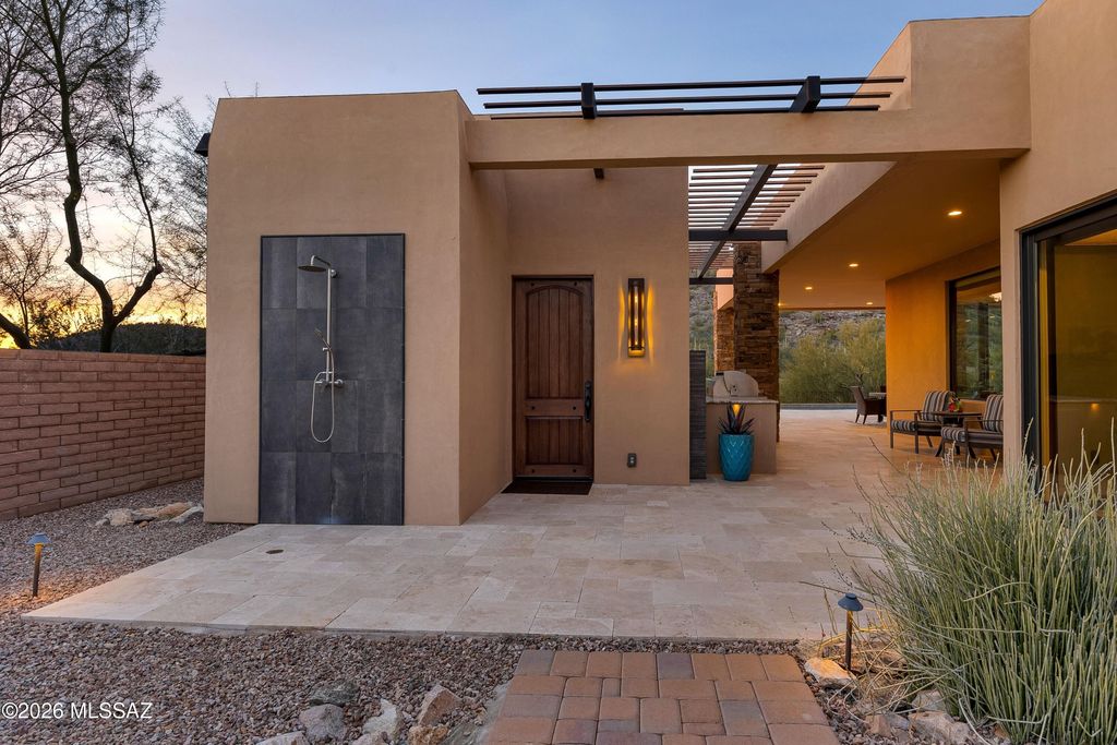 Image 28 of property listing at 6095 W Seven Saguaros Circle, Marana, AZ 85658