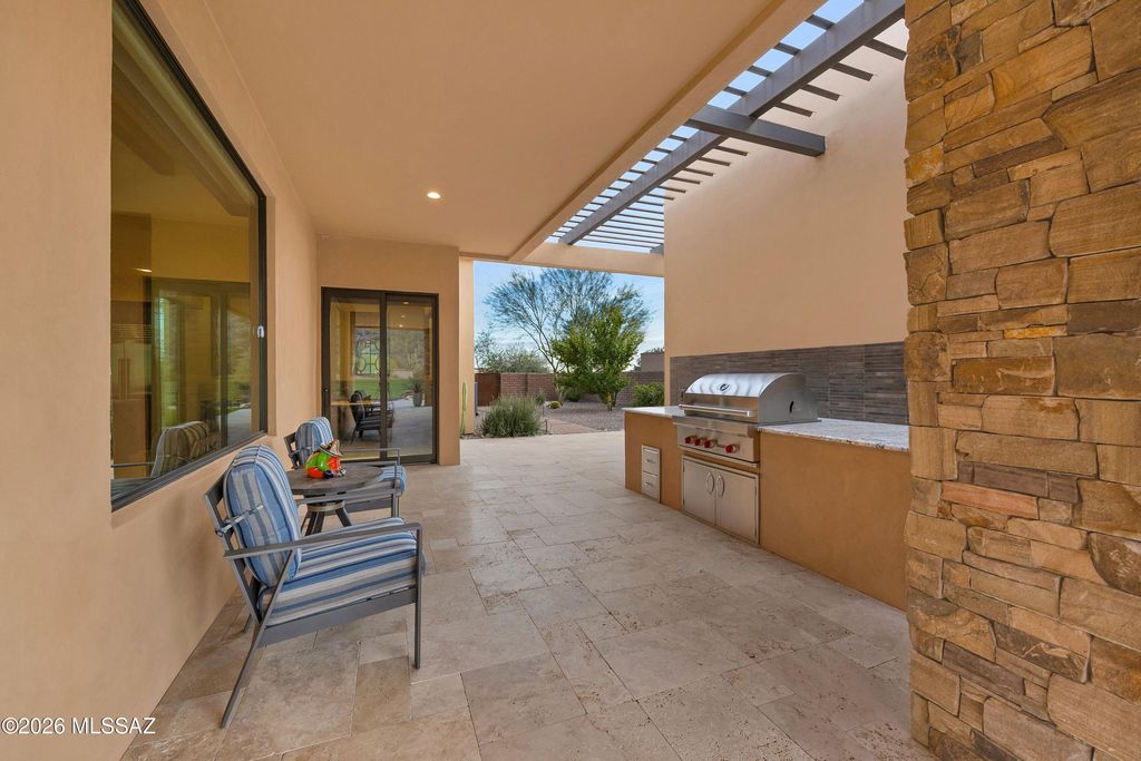 Image 32 of property listing at 6095 W Seven Saguaros Circle, Marana, AZ 85658