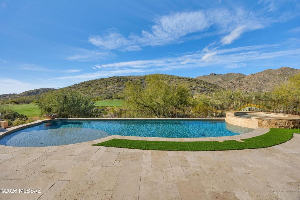 Image 33 of property listing at 6095 W Seven Saguaros Circle, Marana, AZ 85658