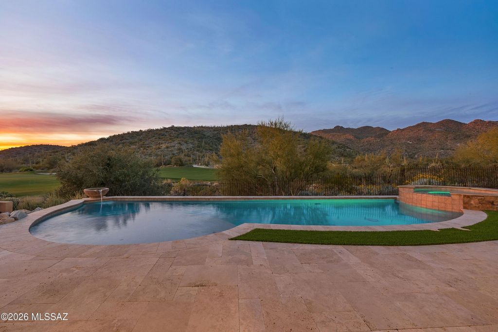 Image 34 of property listing at 6095 W Seven Saguaros Circle, Marana, AZ 85658