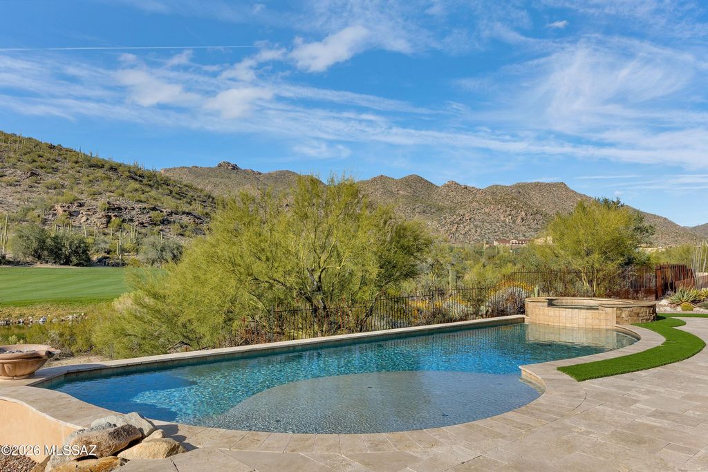 Image 35 of property listing at 6095 W Seven Saguaros Circle, Marana, AZ 85658