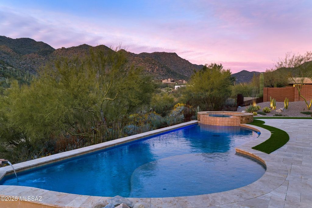 Image 36 of property listing at 6095 W Seven Saguaros Circle, Marana, AZ 85658