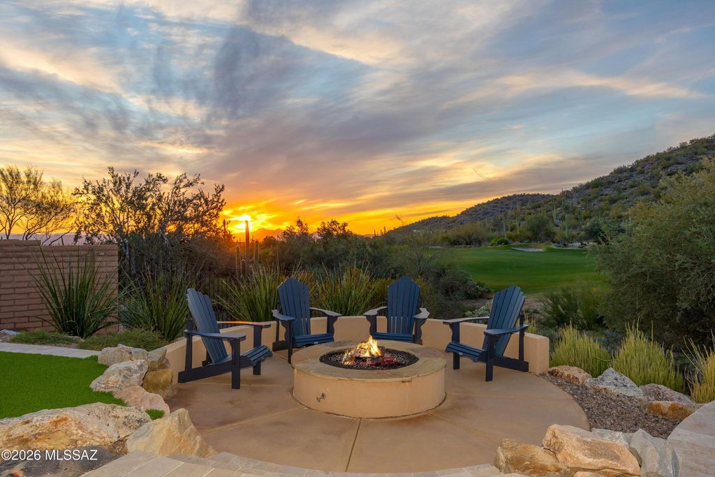 Image 38 of property listing at 6095 W Seven Saguaros Circle, Marana, AZ 85658