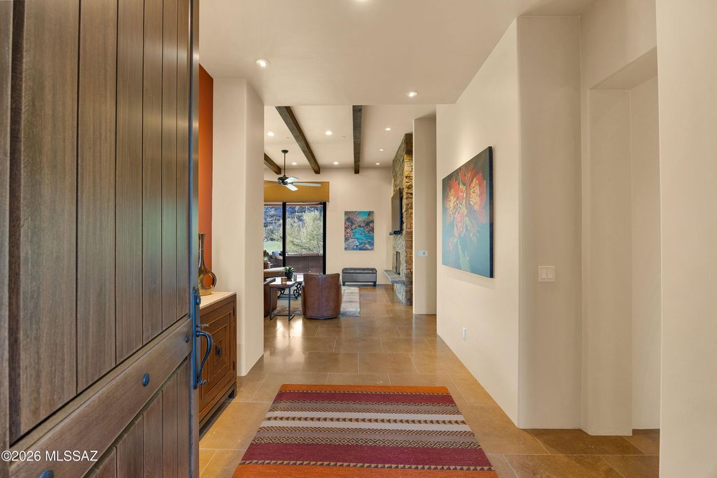 Image 4 of property listing at 6095 W Seven Saguaros Circle, Marana, AZ 85658