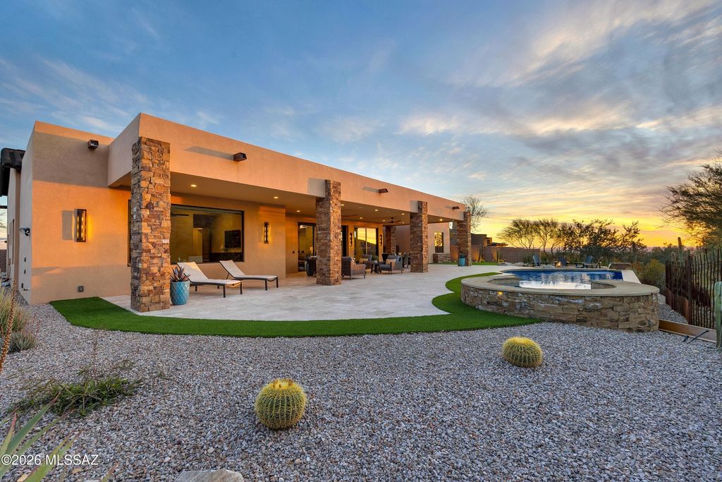 Image 40 of property listing at 6095 W Seven Saguaros Circle, Marana, AZ 85658