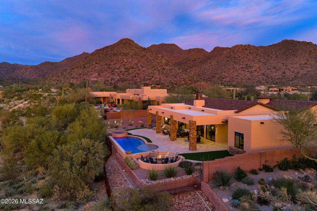 Image 42 of property listing at 6095 W Seven Saguaros Circle, Marana, AZ 85658