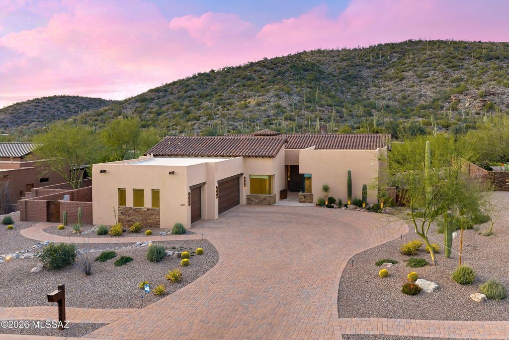 Image 44 of property listing at 6095 W Seven Saguaros Circle, Marana, AZ 85658