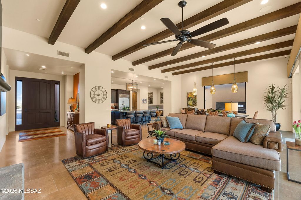 Image 6 of property listing at 6095 W Seven Saguaros Circle, Marana, AZ 85658