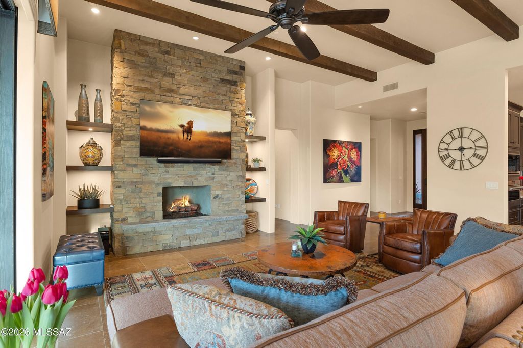 Image 8 of property listing at 6095 W Seven Saguaros Circle, Marana, AZ 85658