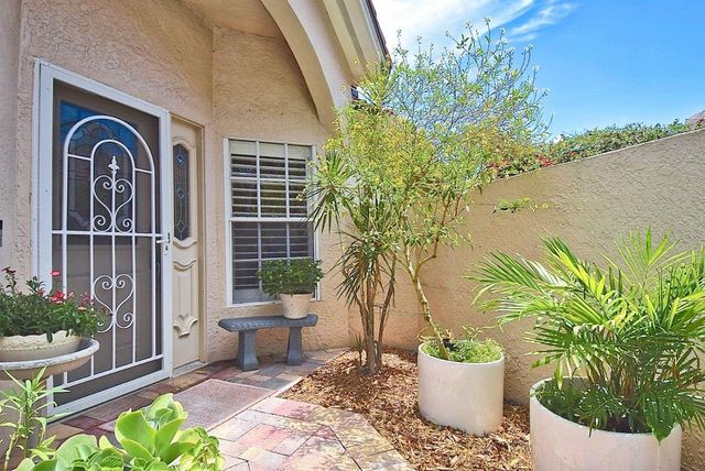 3890 LYNDHURST COURT, Sarasota, FL 34235