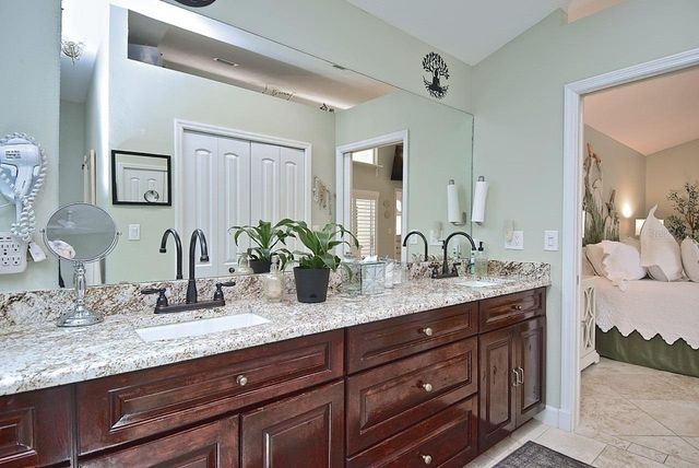 3890 LYNDHURST COURT, Sarasota, FL 34235