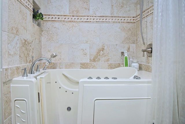 3890 LYNDHURST COURT, Sarasota, FL 34235