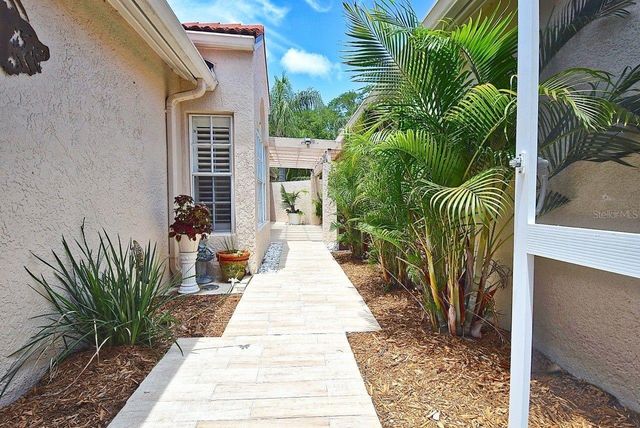 3890 LYNDHURST COURT, Sarasota, FL 34235
