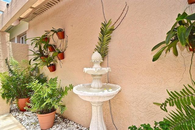 3890 LYNDHURST COURT, Sarasota, FL 34235