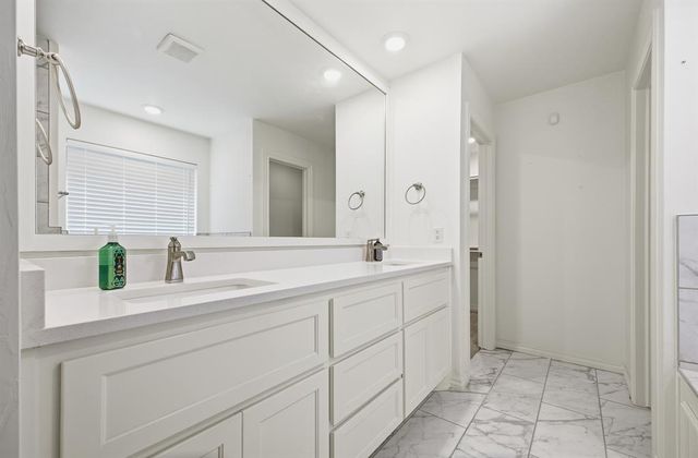 5509 Santa Lucia Drive, Mustang, OK 73064