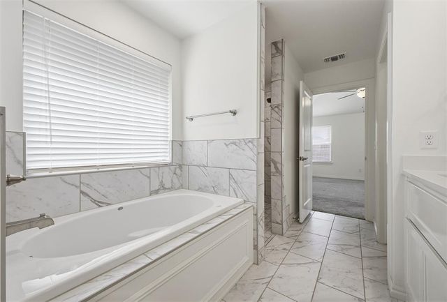 5509 Santa Lucia Drive, Mustang, OK 73064