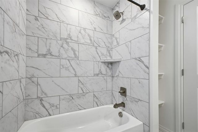 5509 Santa Lucia Drive, Mustang, OK 73064