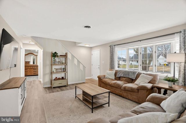 11 COUNTRY CLUB DR, Glen Burnie, MD 21060