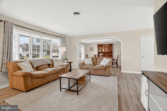 11 COUNTRY CLUB DR, Glen Burnie, MD 21060