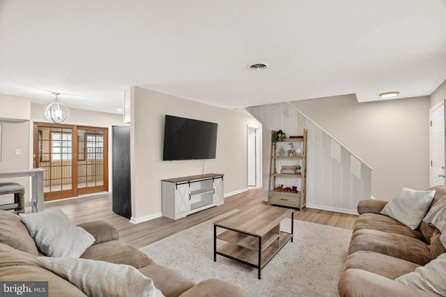 11 COUNTRY CLUB DR, Glen Burnie, MD 21060