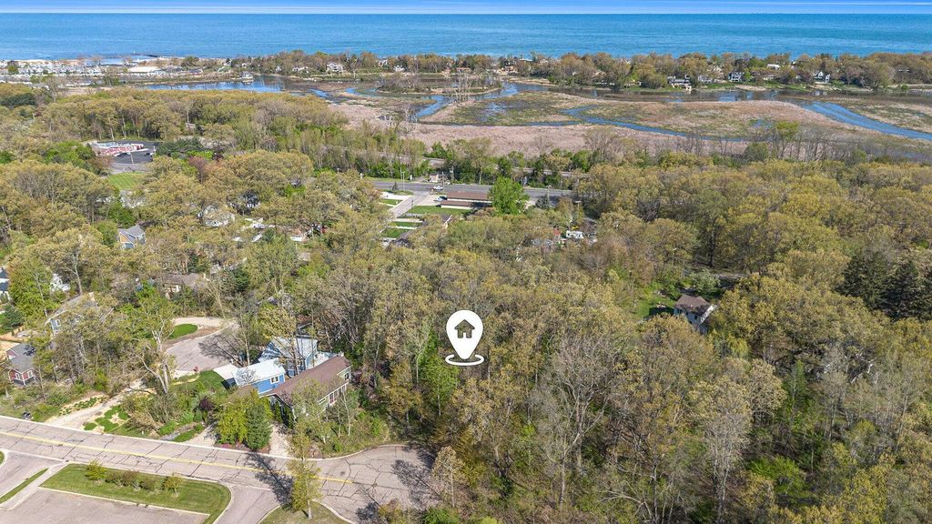 816 & 820 E Indiana Circle, New Buffalo, MI 49117