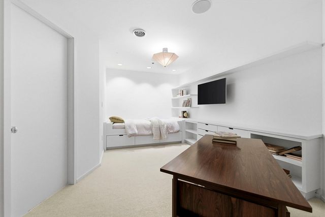 9 W Broadway 618, Boston, MA 02127