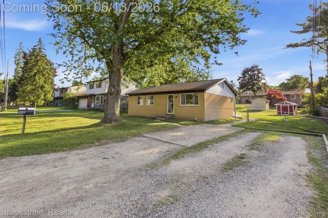 520 May Road, Rochester Hills, MI 48307