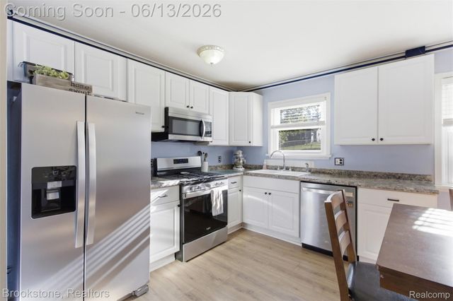 520 May Road, Rochester Hills, MI 48307