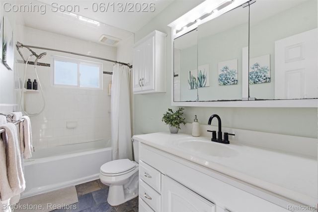 520 May Road, Rochester Hills, MI 48307