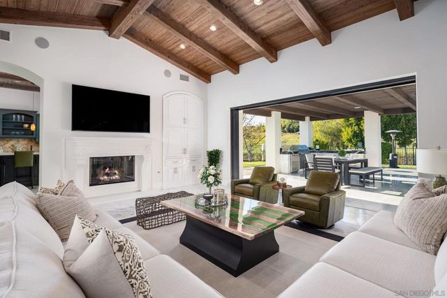 7630 Iluminado, San Diego, CA 92127