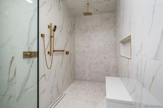 7630 Iluminado, San Diego, CA 92127