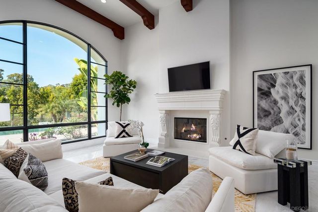 7630 Iluminado, San Diego, CA 92127