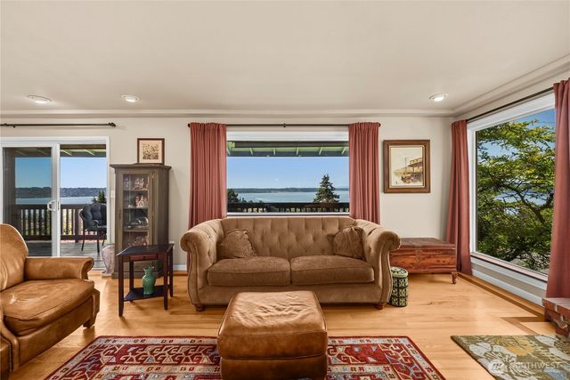 5027 Varco Road NE, Tacoma, WA 98422