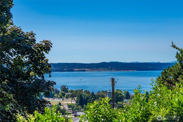 5027 Varco Road NE, Tacoma, WA 98422